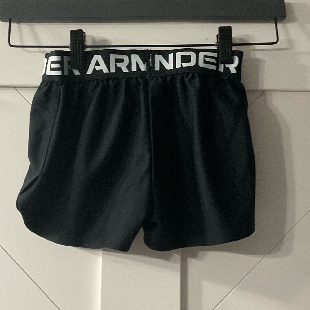 Like new Under Armour YSM girls black shorts - Picture 4 of 5